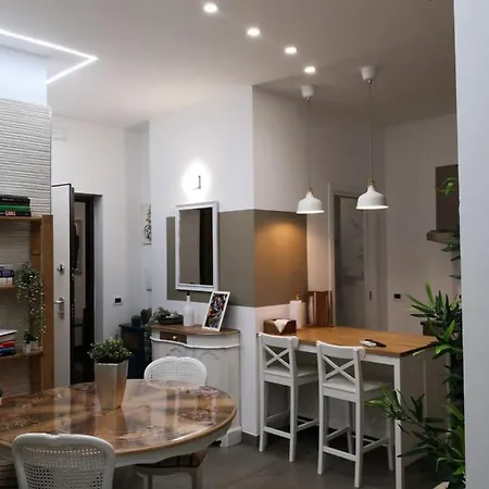 Daire Tuscolo Metro A House *