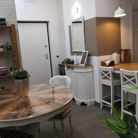 Tuscolo Metro A House Apartamento Roma