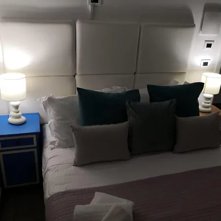 Tuscolo Metro A House Roma